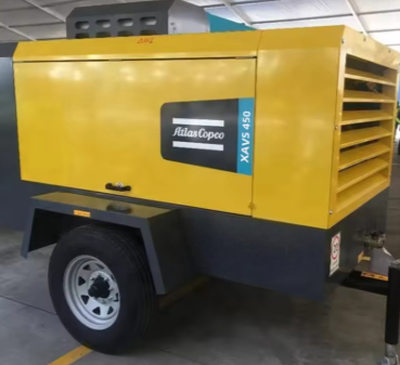 XAVS450 Φορητός Συμπιεστής Πλήρους Φόρτου 2400 Rpm Συμπαγής Σχεδιασμός FAD 13 m³/min